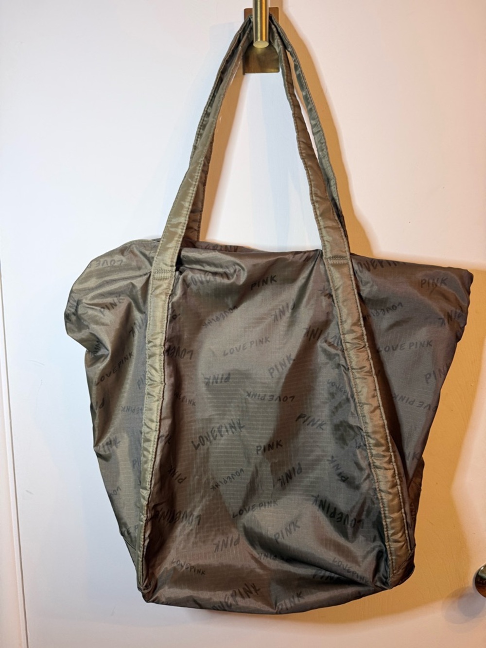 Victoria’s Secret Love Pink Lg Weekender Carryall Tote Bag Olive Green Logo EUC - Picture 3 of 5